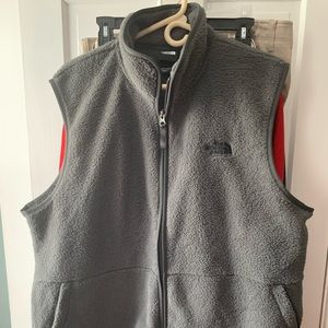 NWT Grey North Face Vest. Size XL